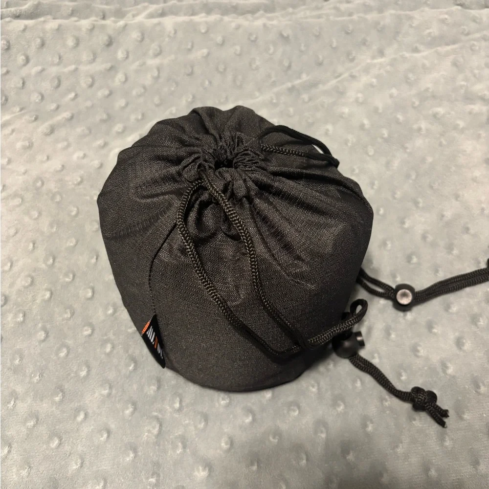 NWT MLVOC memory foam travel pillow, carrying case and eye cover - Picture 5 of 8